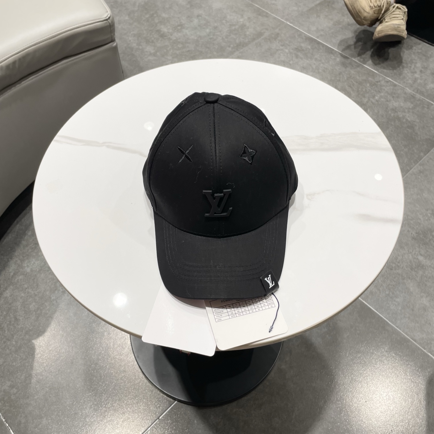 🧢路易威登棒球帽 LouisVuitton😍新款LV棒球帽，重工打造♥️高端大气，百搭款🤗男女通用！跑量