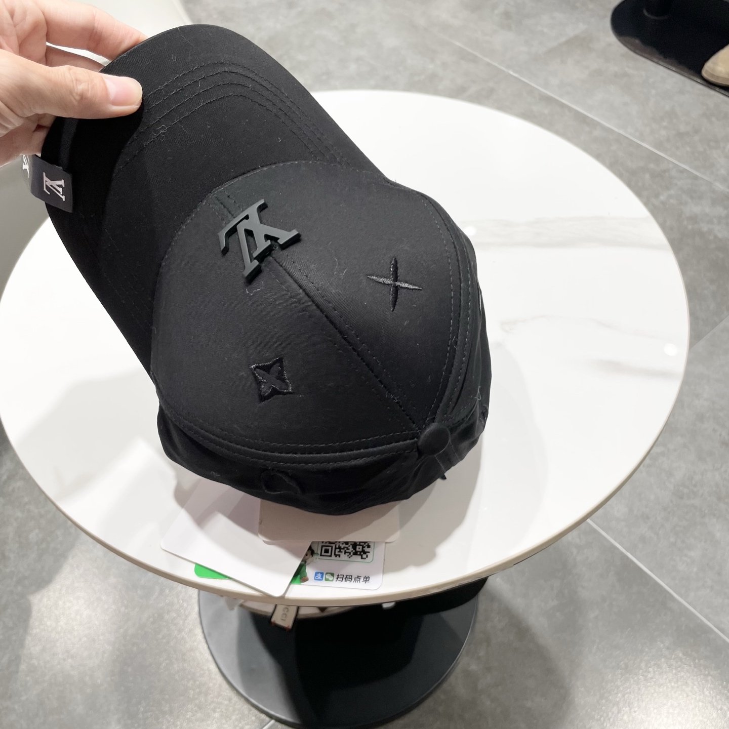 🧢路易威登棒球帽 LouisVuitton😍新款LV棒球帽，重工打造♥️高端大气，百搭款🤗男女通用！跑量