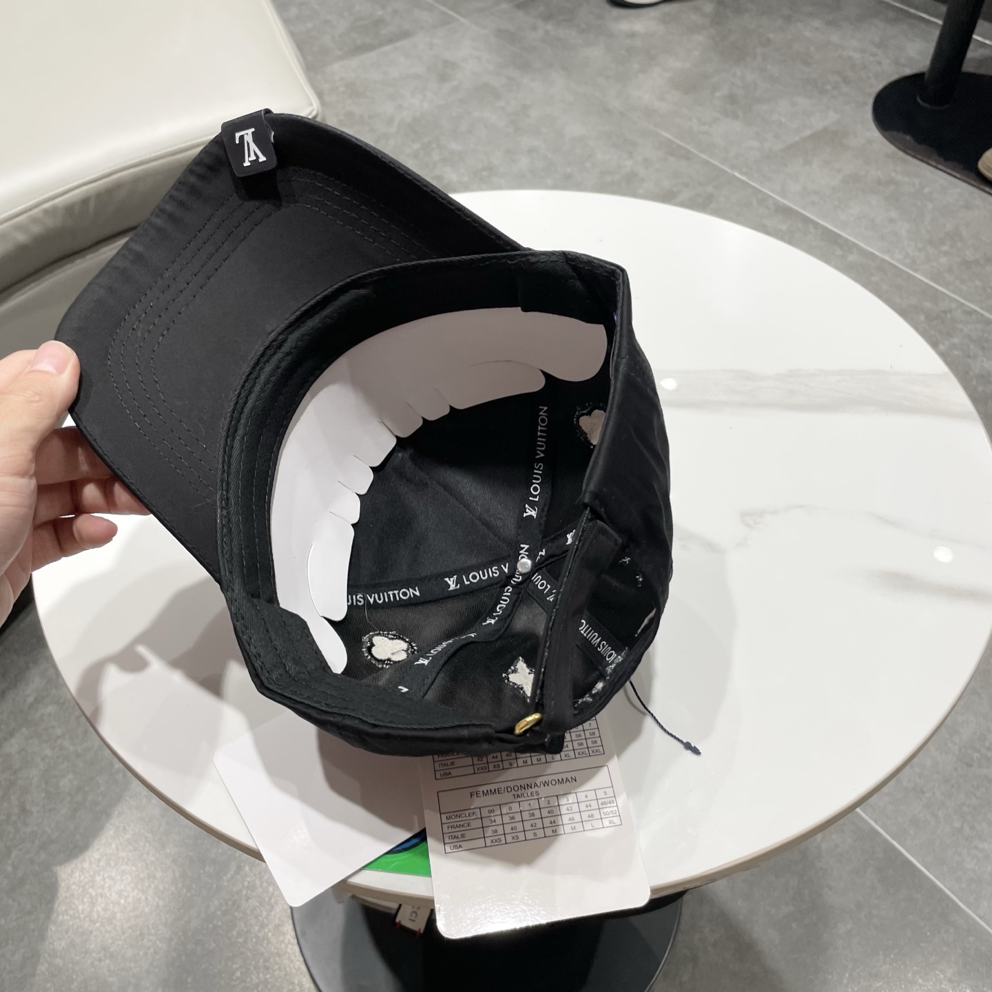 🧢路易威登棒球帽 LouisVuitton😍新款LV棒球帽，重工打造♥️高端大气，百搭款🤗男女通用！跑量