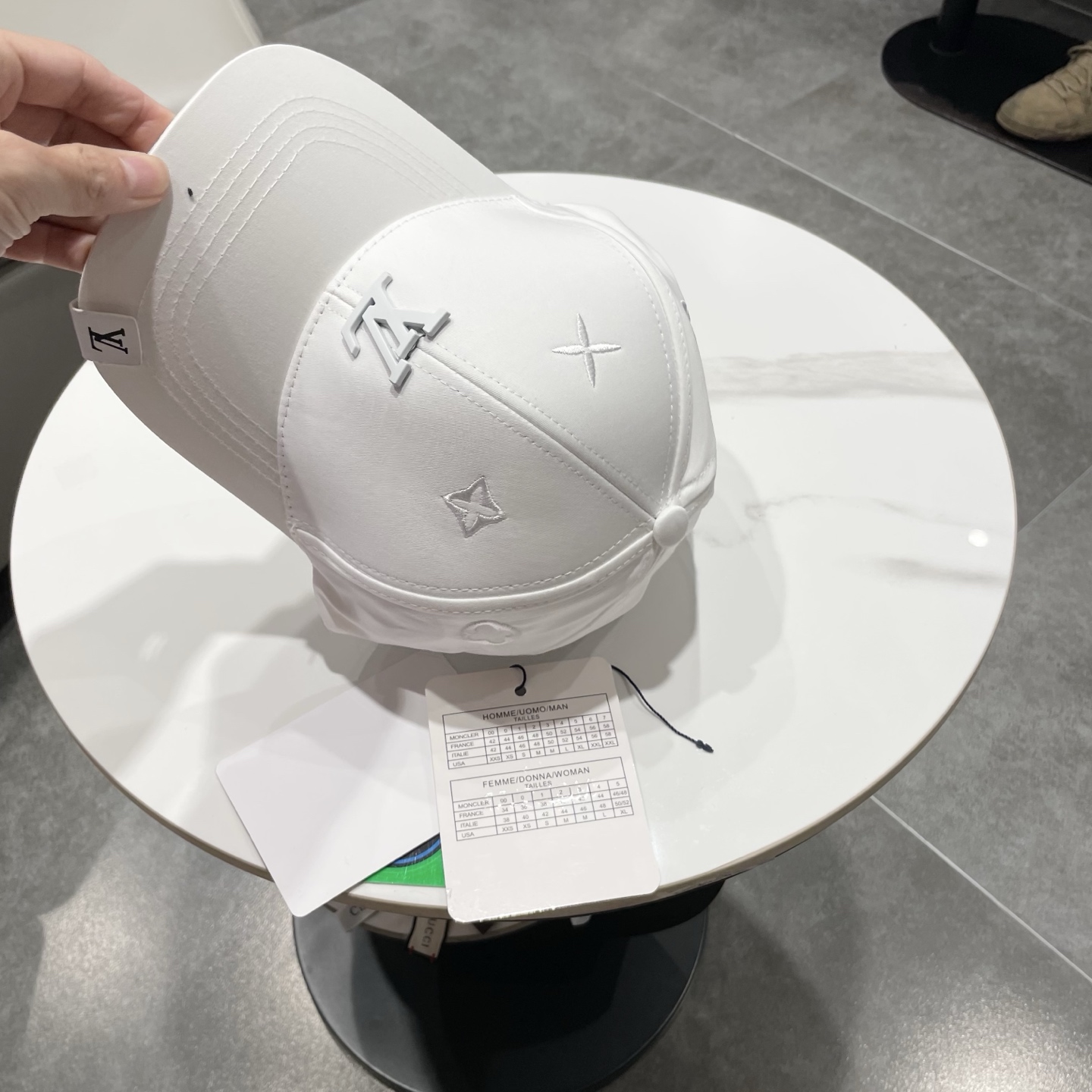 🧢路易威登棒球帽 LouisVuitton😍新款LV棒球帽，重工打造♥️高端大气，百搭款🤗男女通用！跑量