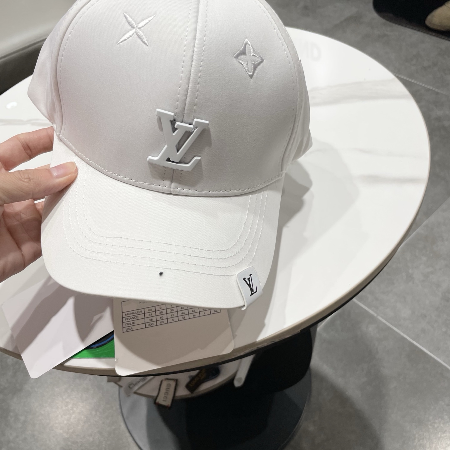 🧢路易威登棒球帽 LouisVuitton😍新款LV棒球帽，重工打造♥️高端大气，百搭款🤗男女通用！跑量