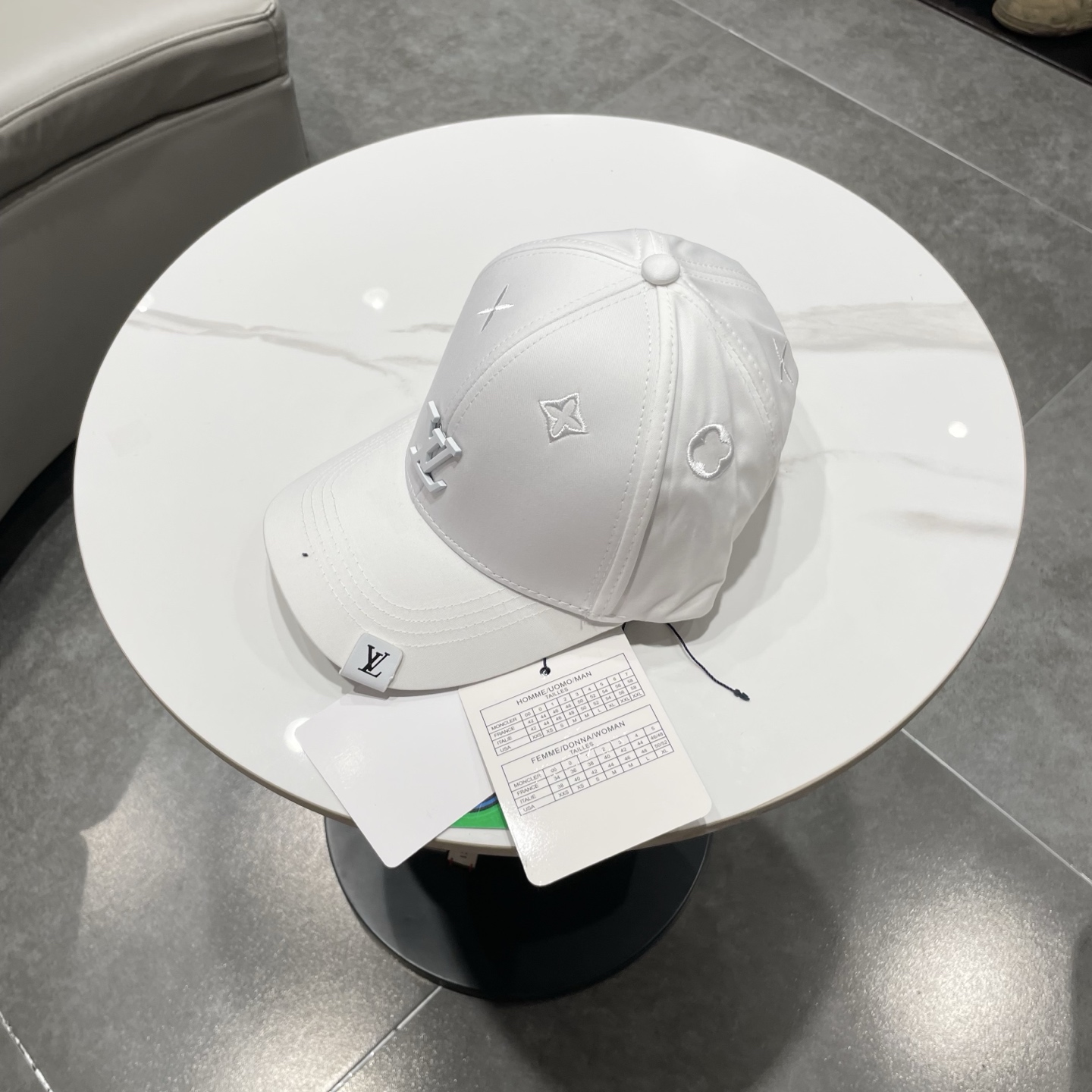 🧢路易威登棒球帽 LouisVuitton😍新款LV棒球帽，重工打造♥️高端大气，百搭款🤗男女通用！跑量