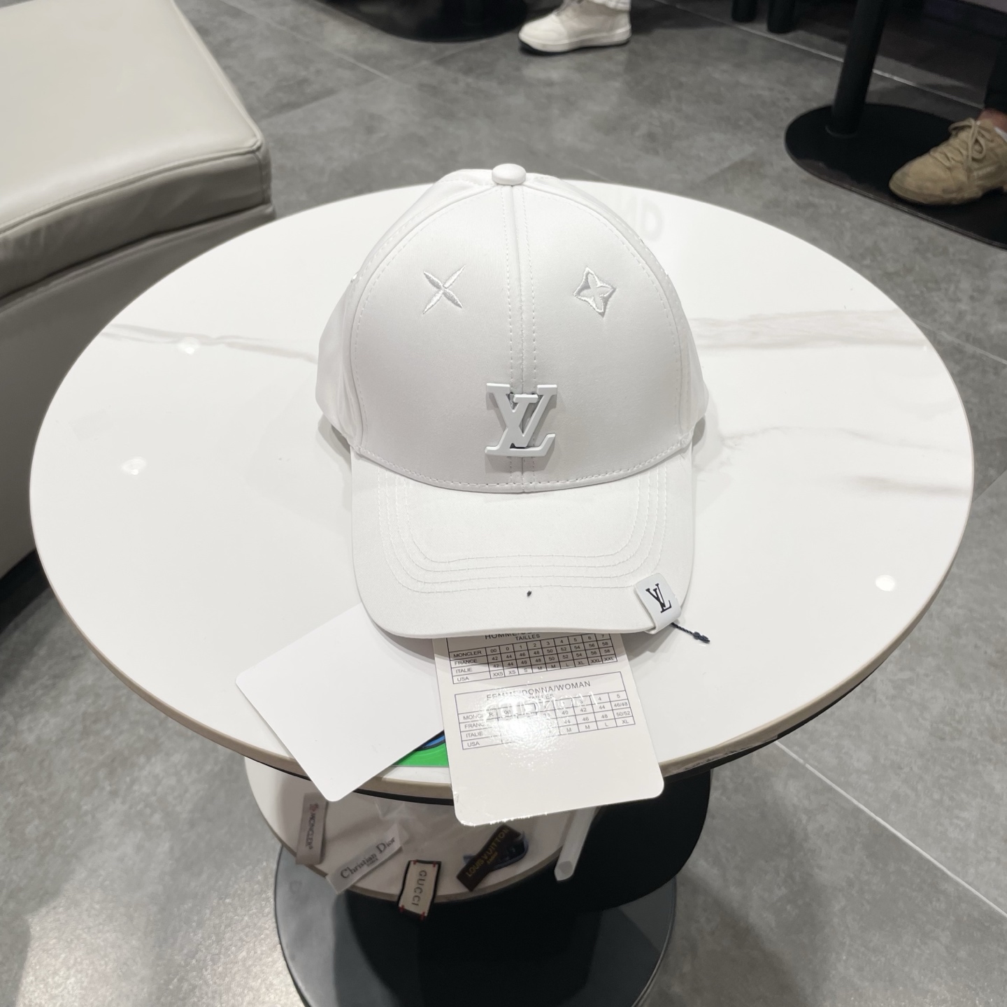 🧢路易威登棒球帽 LouisVuitton😍新款LV棒球帽，重工打造♥️高端大气，百搭款🤗男女通用！跑量