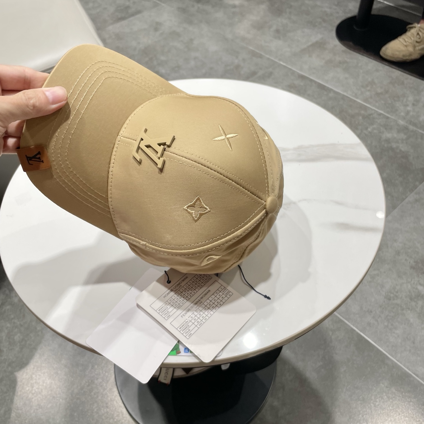 🧢路易威登棒球帽 LouisVuitton😍新款LV棒球帽，重工打造♥️高端大气，百搭款🤗男女通用！跑量