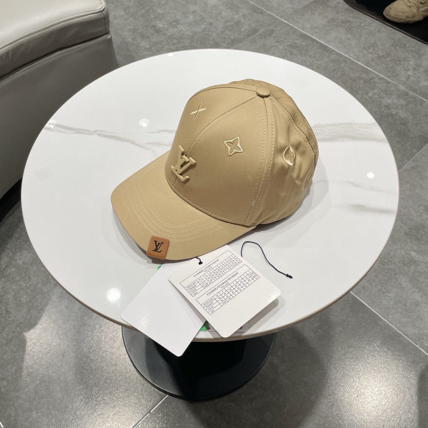 🧢路易威登棒球帽 LouisVuitton😍新款LV棒球帽，重工打造♥️高端大气，百搭款🤗男女通用！跑量