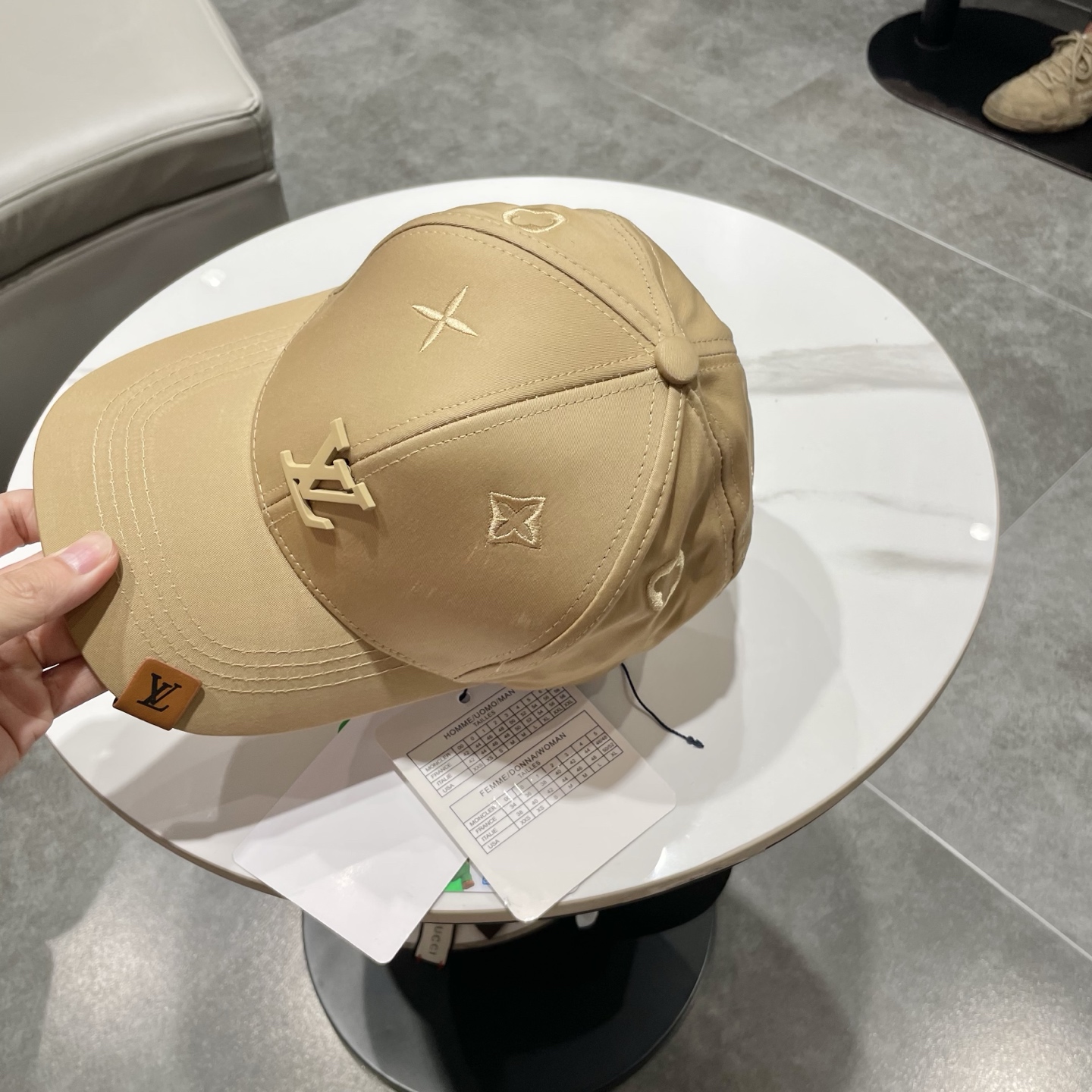🧢路易威登棒球帽 LouisVuitton😍新款LV棒球帽，重工打造♥️高端大气，百搭款🤗男女通用！跑量