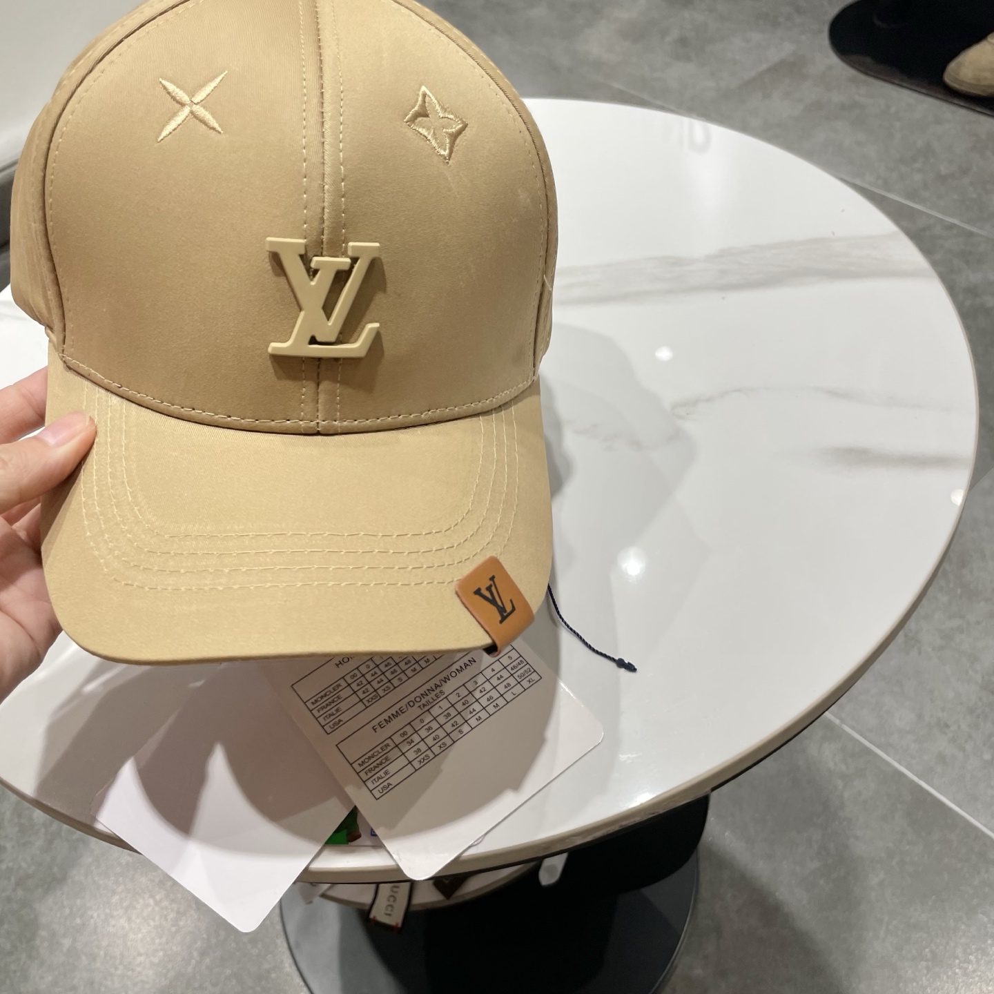 🧢路易威登棒球帽 LouisVuitton😍新款LV棒球帽，重工打造♥️高端大气，百搭款🤗男女通用！跑量