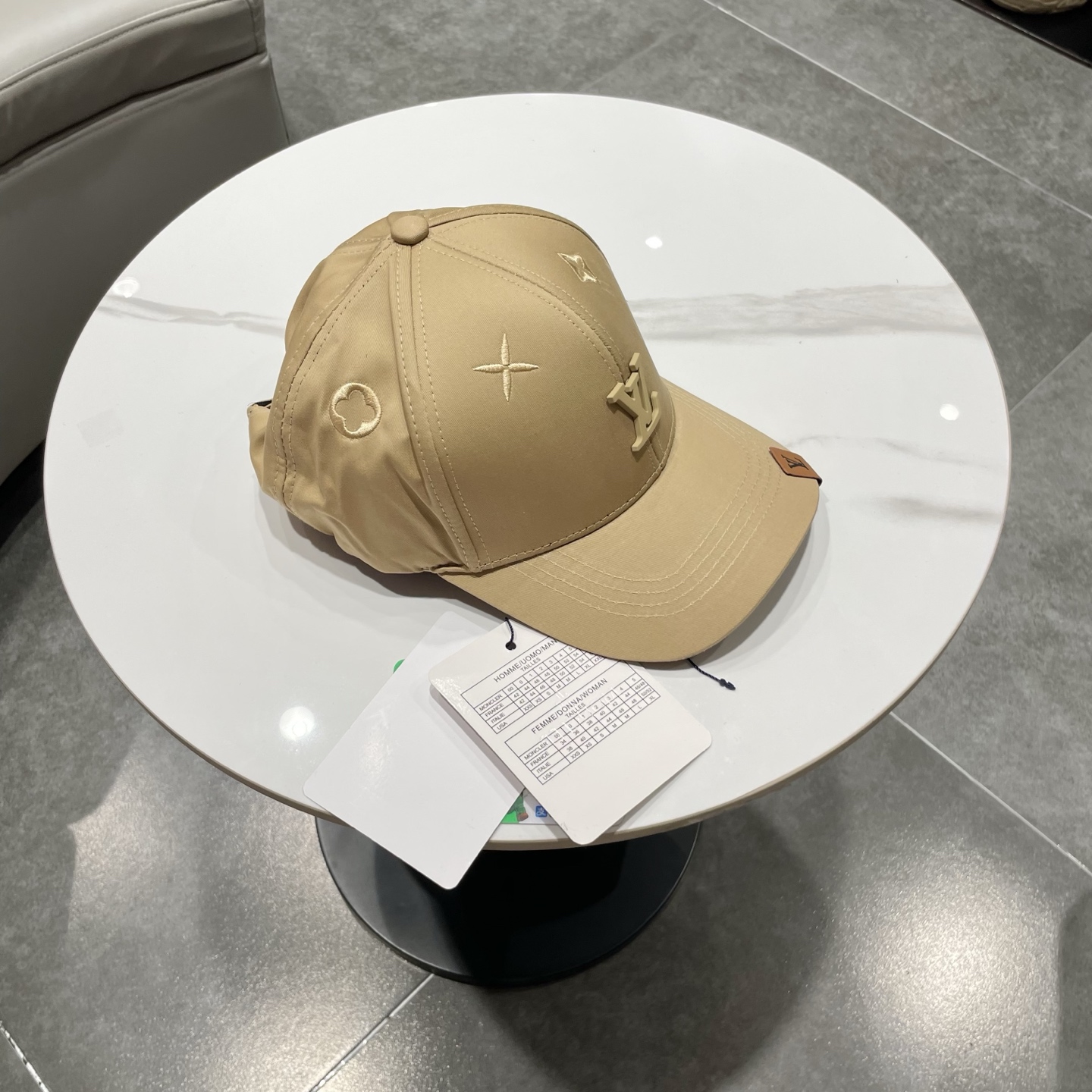 🧢路易威登棒球帽 LouisVuitton😍新款LV棒球帽，重工打造♥️高端大气，百搭款🤗男女通用！跑量
