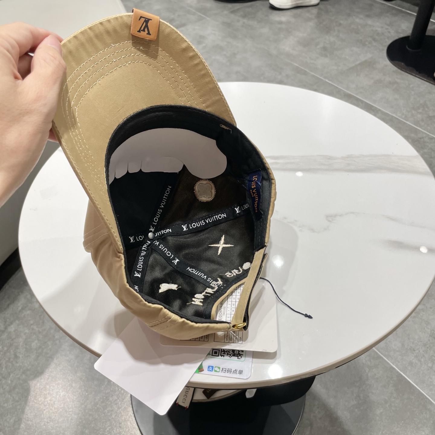 🧢路易威登棒球帽 LouisVuitton😍新款LV棒球帽，重工打造♥️高端大气，百搭款🤗男女通用！跑量