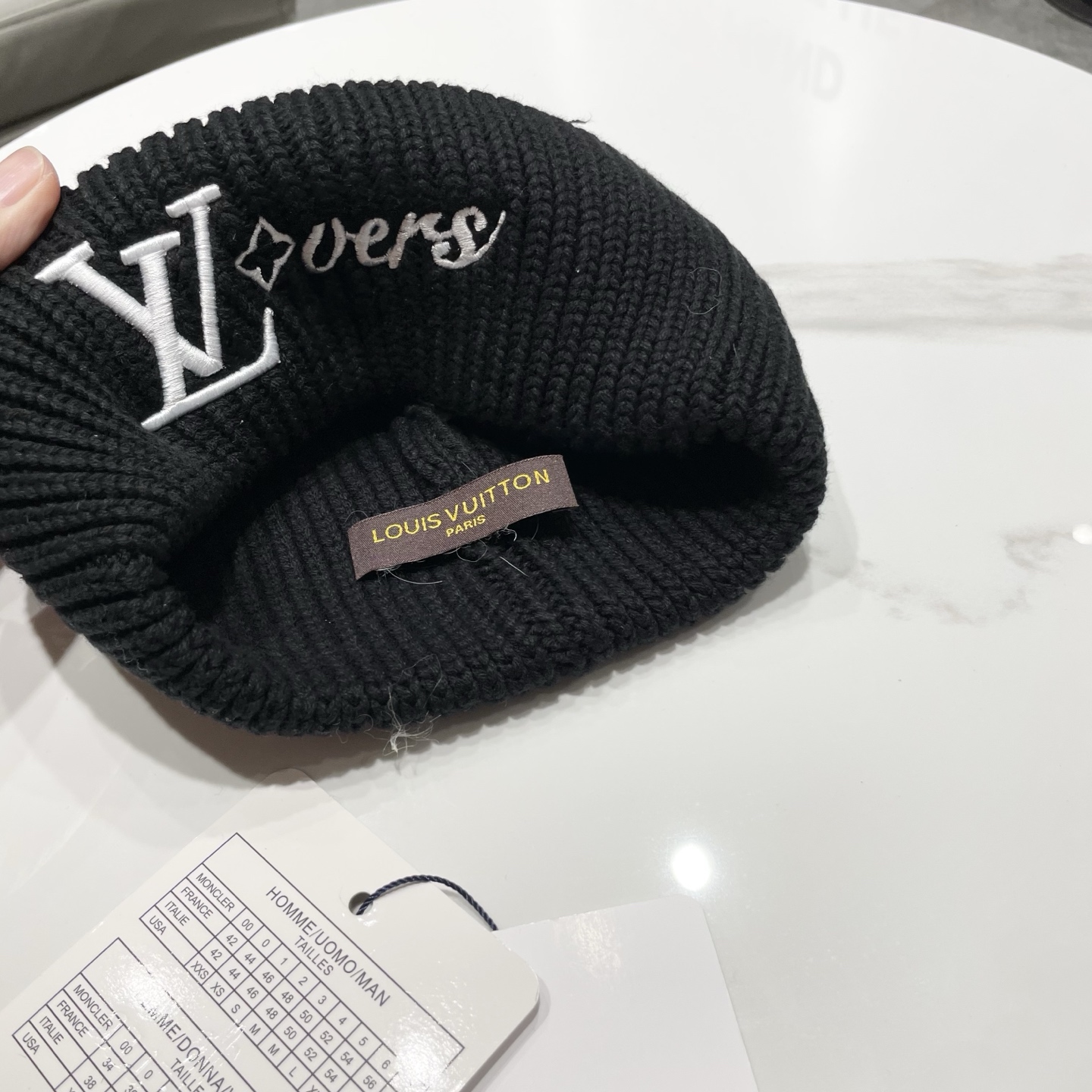 ⚫️Lv官网针织帽非常百搭 男女通用 亲们可以看细节，车工整齐 透气舒适，采用进口毛线料！潮人必备！