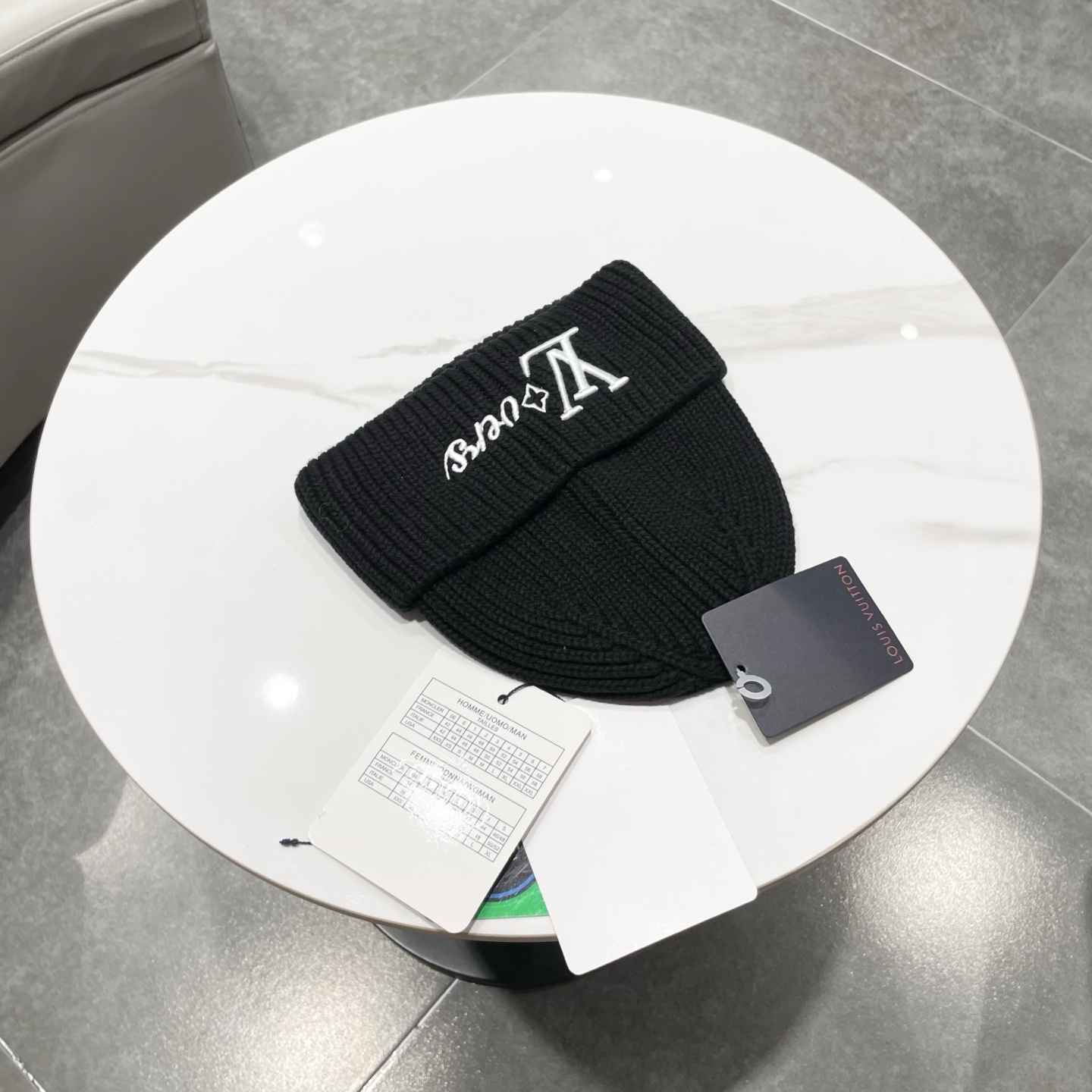 ⚫️Lv官网针织帽非常百搭 男女通用 亲们可以看细节，车工整齐 透气舒适，采用进口毛线料！潮人必备！