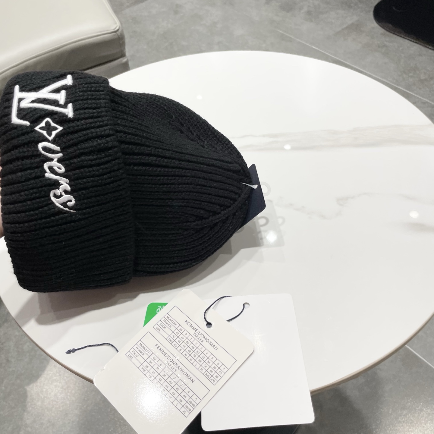 ⚫️Lv官网针织帽非常百搭 男女通用 亲们可以看细节，车工整齐 透气舒适，采用进口毛线料！潮人必备！