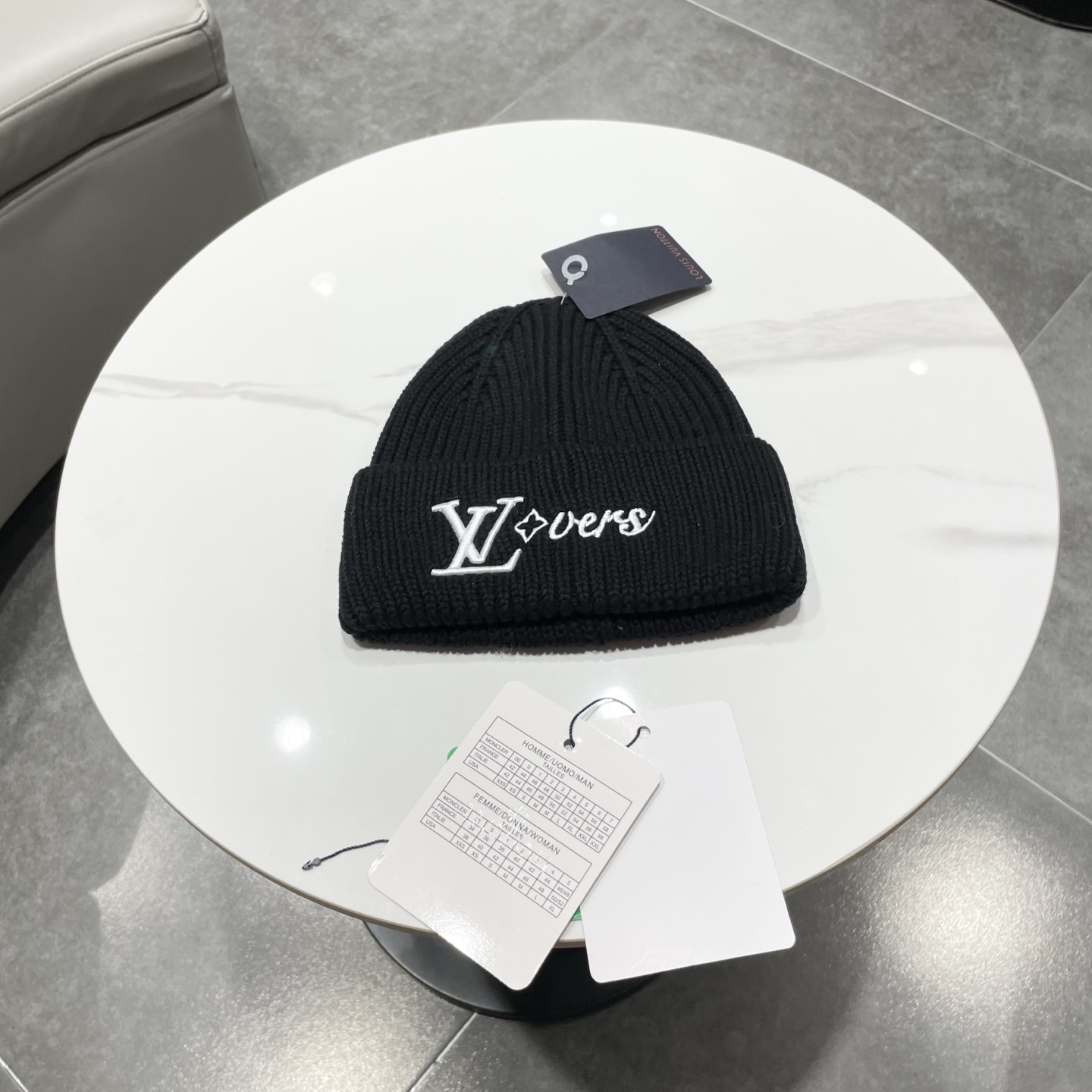 ⚫️Lv官网针织帽非常百搭 男女通用 亲们可以看细节，车工整齐 透气舒适，采用进口毛线料！潮人必备！