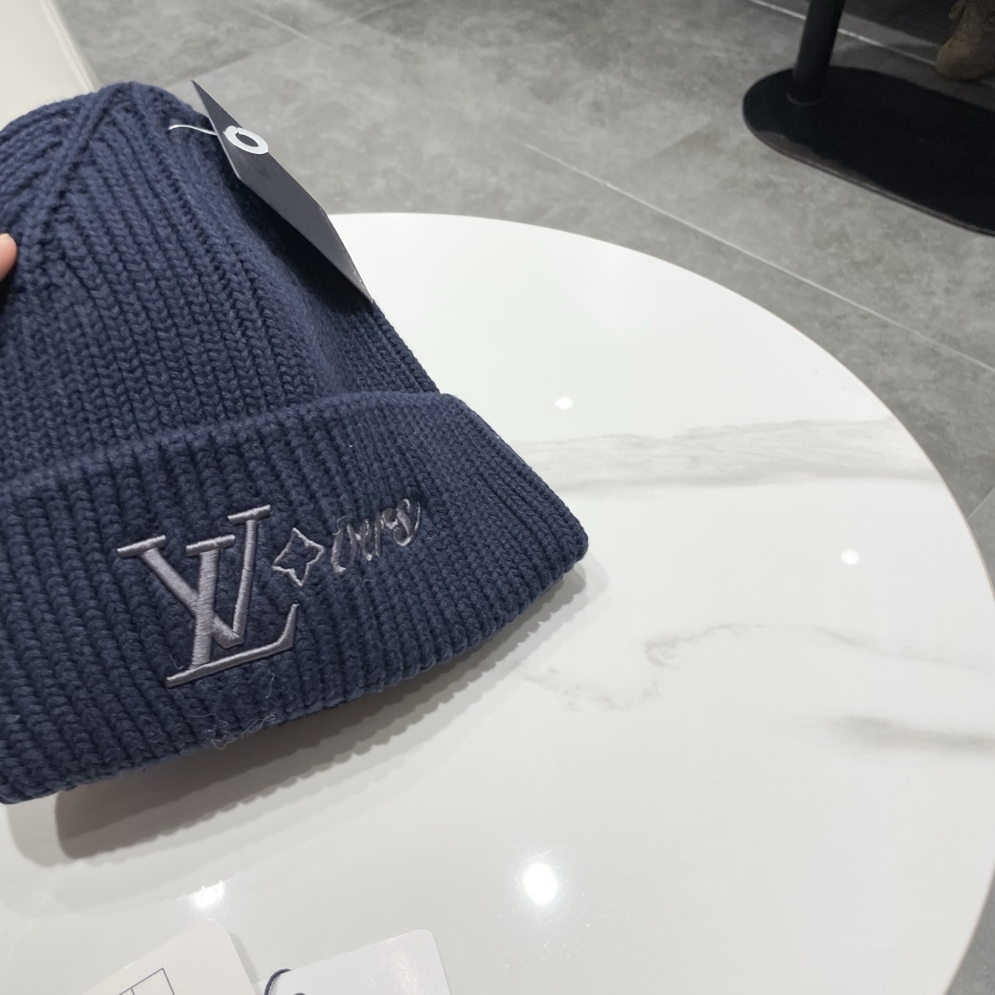 ⚫️Lv官网针织帽非常百搭 男女通用 亲们可以看细节，车工整齐 透气舒适，采用进口毛线料！潮人必备！