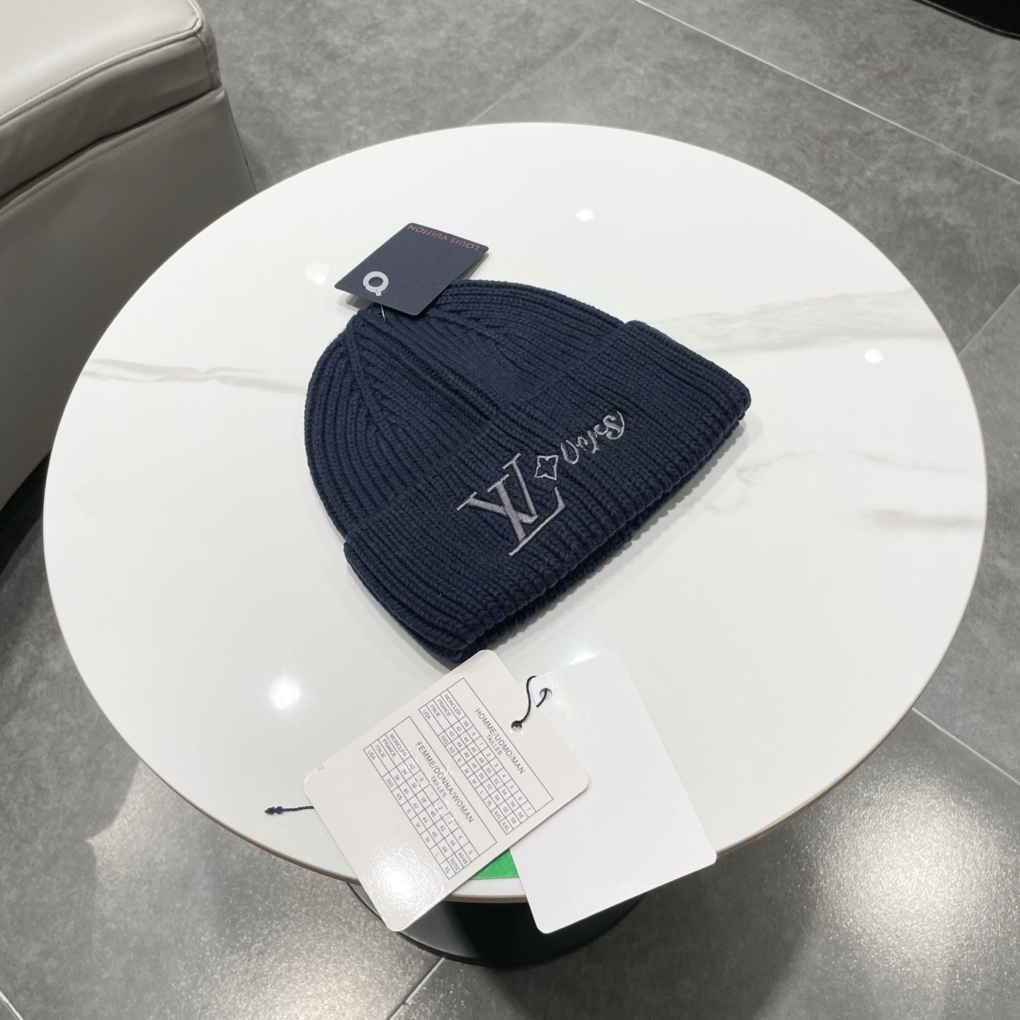 ⚫️Lv官网针织帽非常百搭 男女通用 亲们可以看细节，车工整齐 透气舒适，采用进口毛线料！潮人必备！