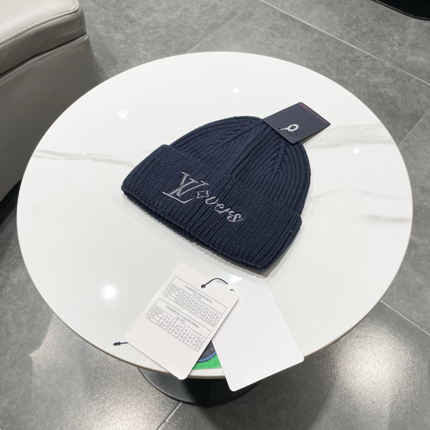 ⚫️Lv官网针织帽非常百搭 男女通用 亲们可以看细节，车工整齐 透气舒适，采用进口毛线料！潮人必备！