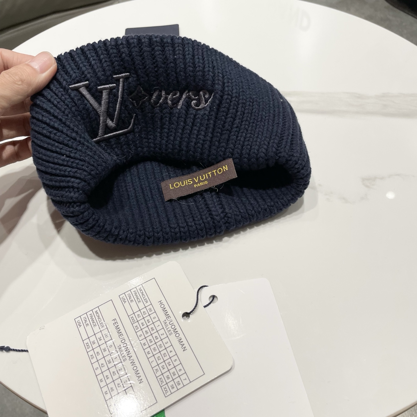 ⚫️Lv官网针织帽非常百搭 男女通用 亲们可以看细节，车工整齐 透气舒适，采用进口毛线料！潮人必备！