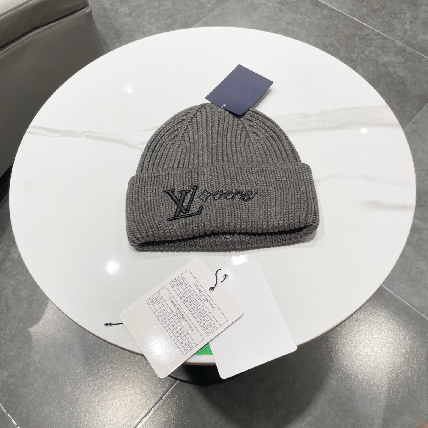⚫️Lv官网针织帽非常百搭 男女通用 亲们可以看细节，车工整齐 透气舒适，采用进口毛线料！潮人必备！