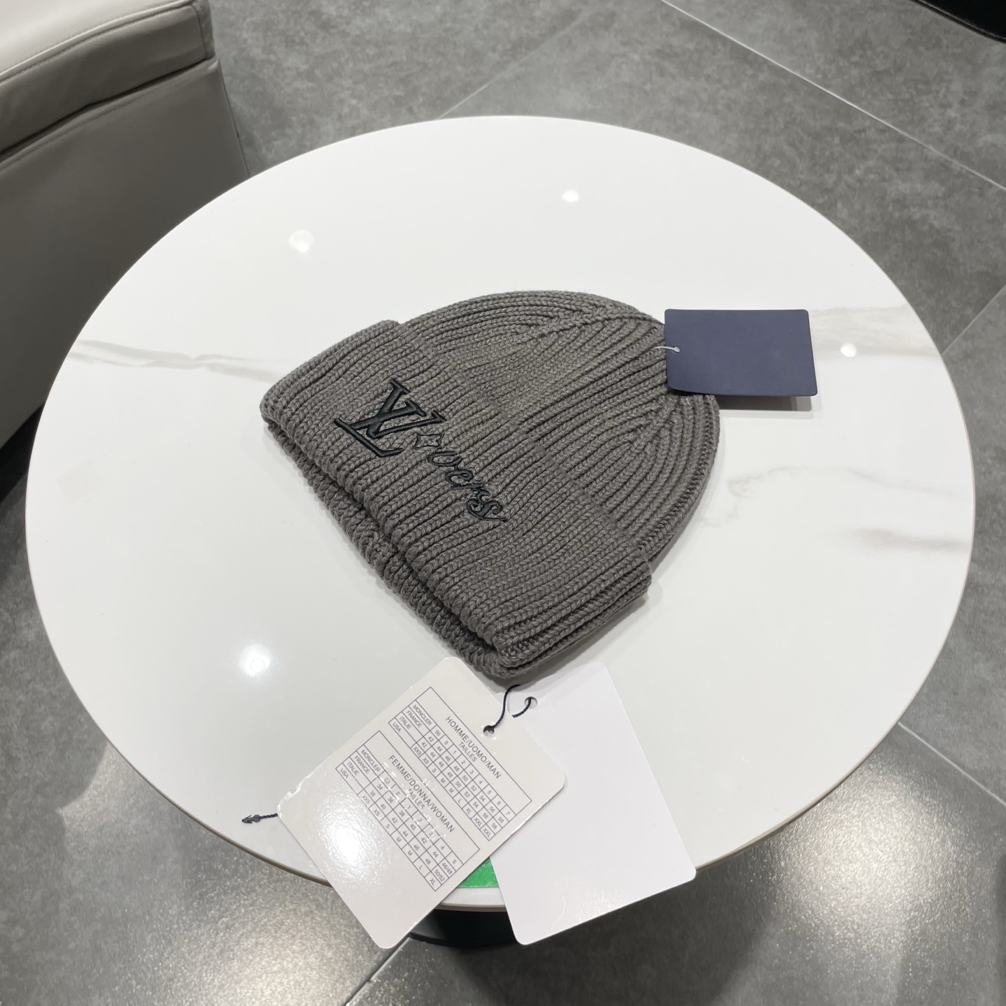 ⚫️Lv官网针织帽非常百搭 男女通用 亲们可以看细节，车工整齐 透气舒适，采用进口毛线料！潮人必备！