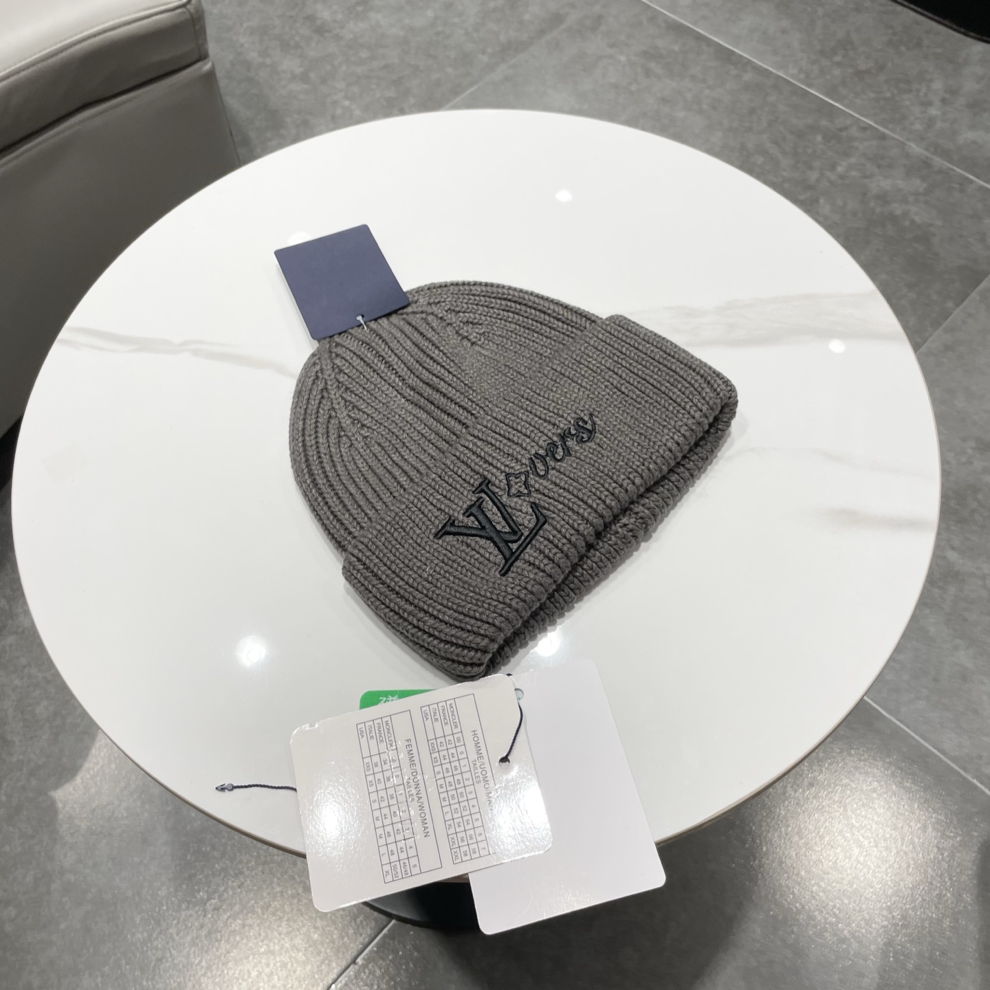 ⚫️Lv官网针织帽非常百搭 男女通用 亲们可以看细节，车工整齐 透气舒适，采用进口毛线料！潮人必备！