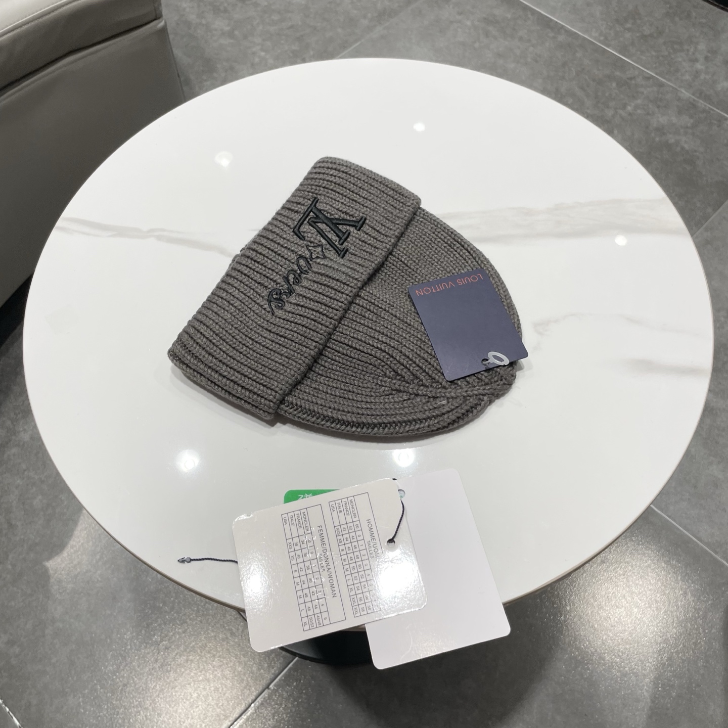 ⚫️Lv官网针织帽非常百搭 男女通用 亲们可以看细节，车工整齐 透气舒适，采用进口毛线料！潮人必备！