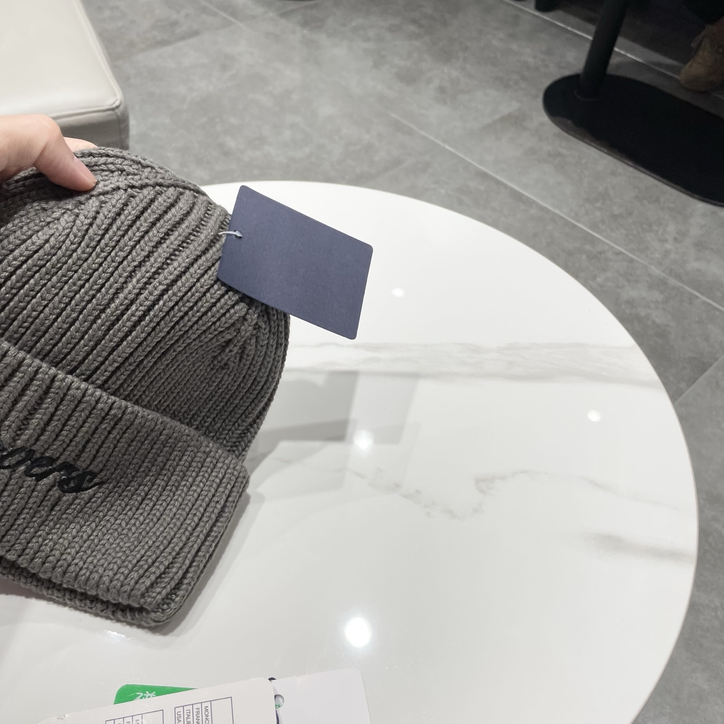 ⚫️Lv官网针织帽非常百搭 男女通用 亲们可以看细节，车工整齐 透气舒适，采用进口毛线料！潮人必备！