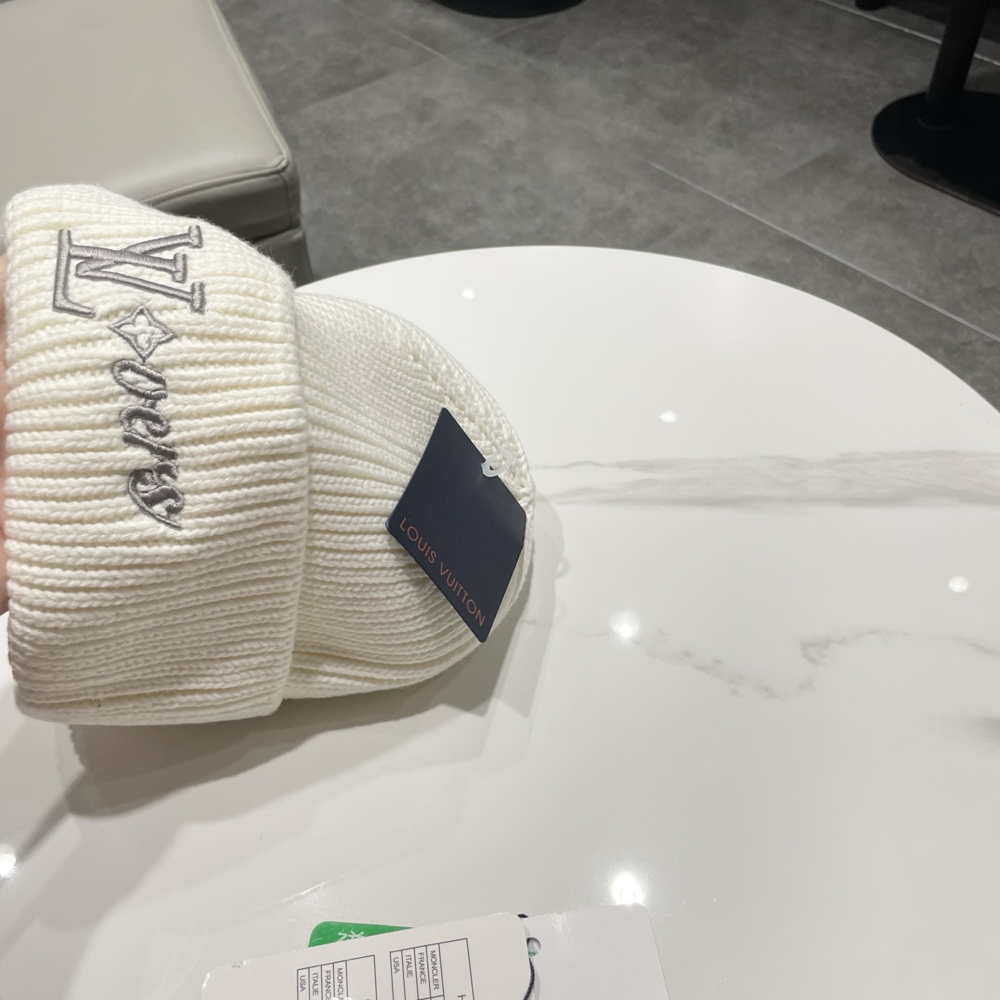 ⚫️Lv官网针织帽非常百搭 男女通用 亲们可以看细节，车工整齐 透气舒适，采用进口毛线料！潮人必备！