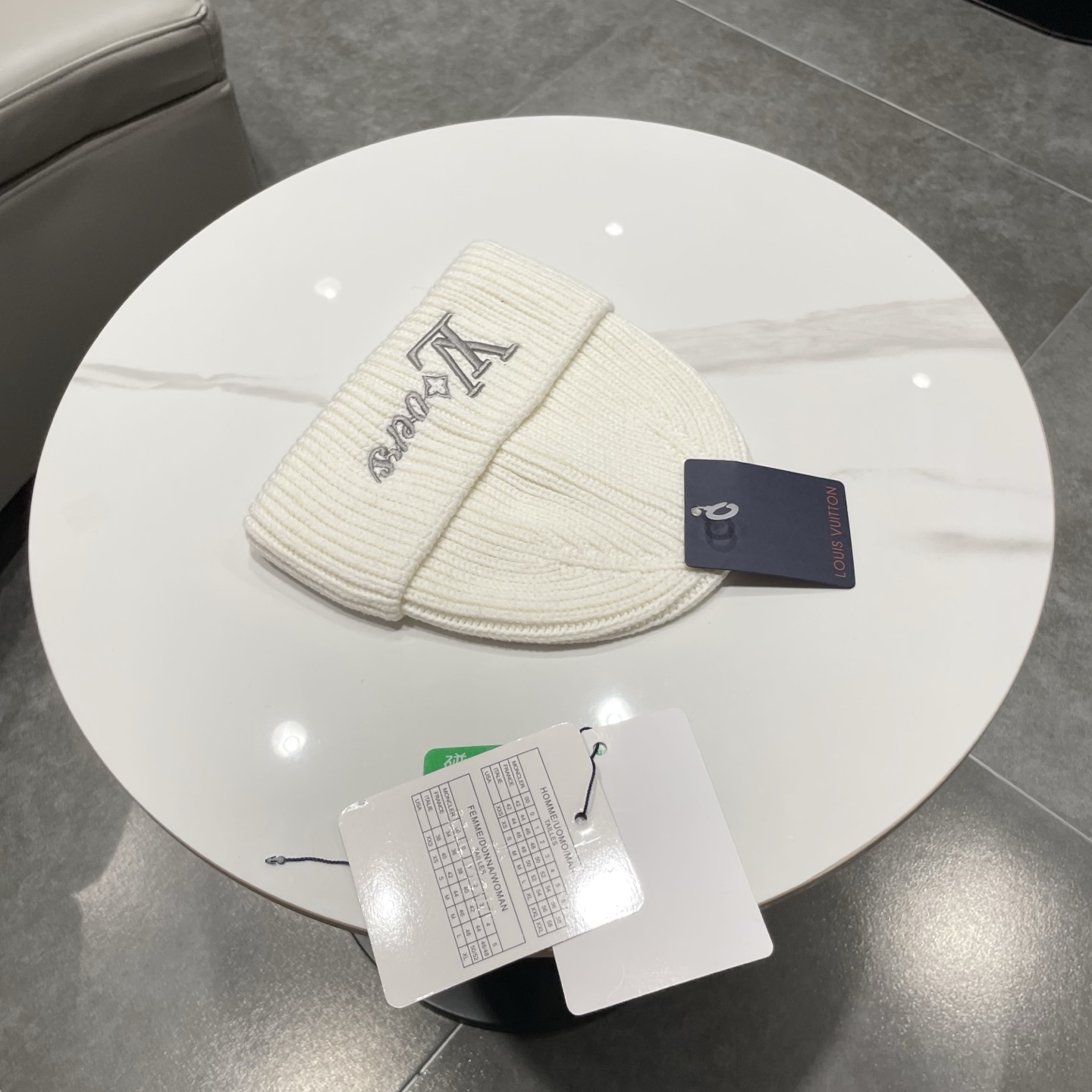 ⚫️Lv官网针织帽非常百搭 男女通用 亲们可以看细节，车工整齐 透气舒适，采用进口毛线料！潮人必备！