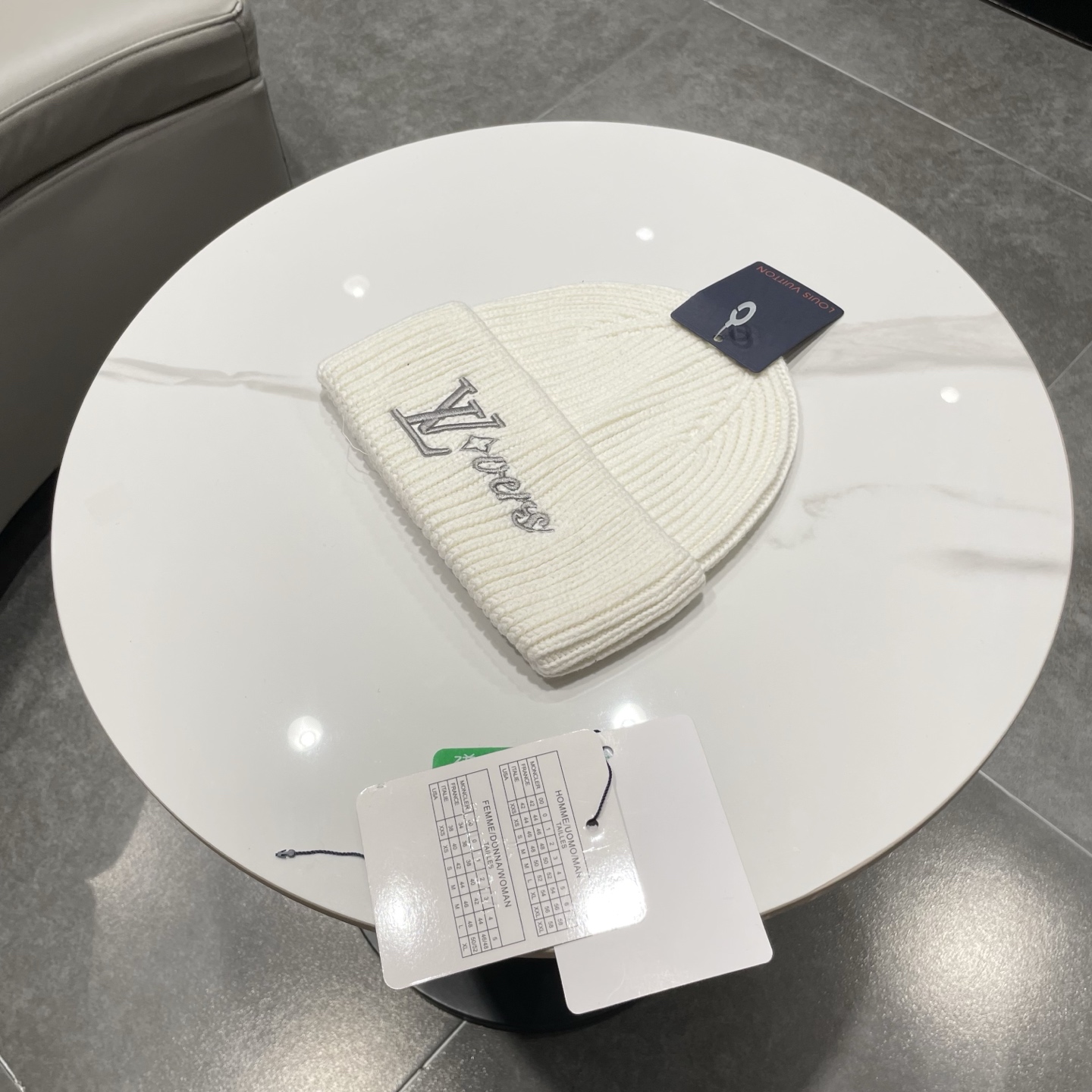 ⚫️Lv官网针织帽非常百搭 男女通用 亲们可以看细节，车工整齐 透气舒适，采用进口毛线料！潮人必备！