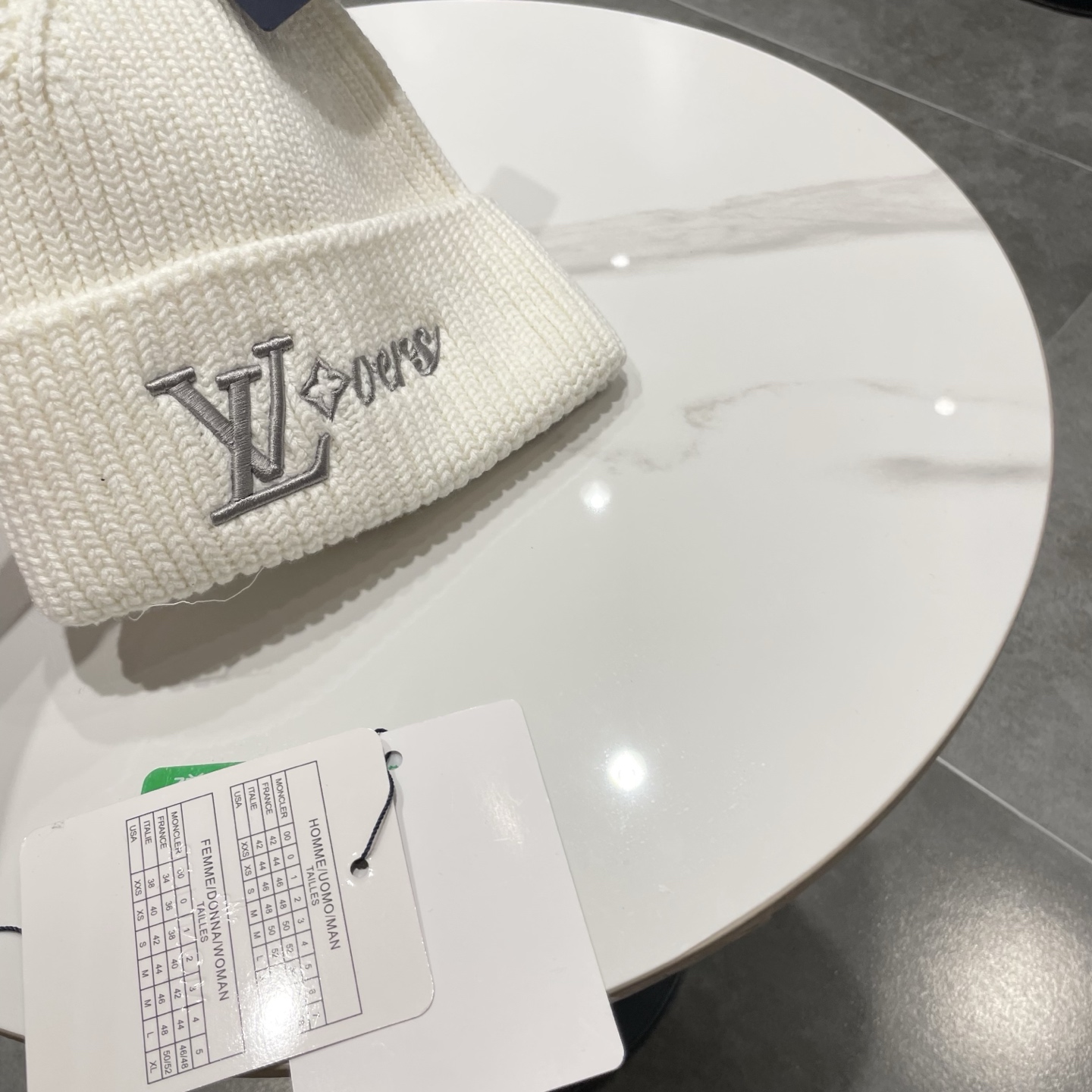 ⚫️Lv官网针织帽非常百搭 男女通用 亲们可以看细节，车工整齐 透气舒适，采用进口毛线料！潮人必备！