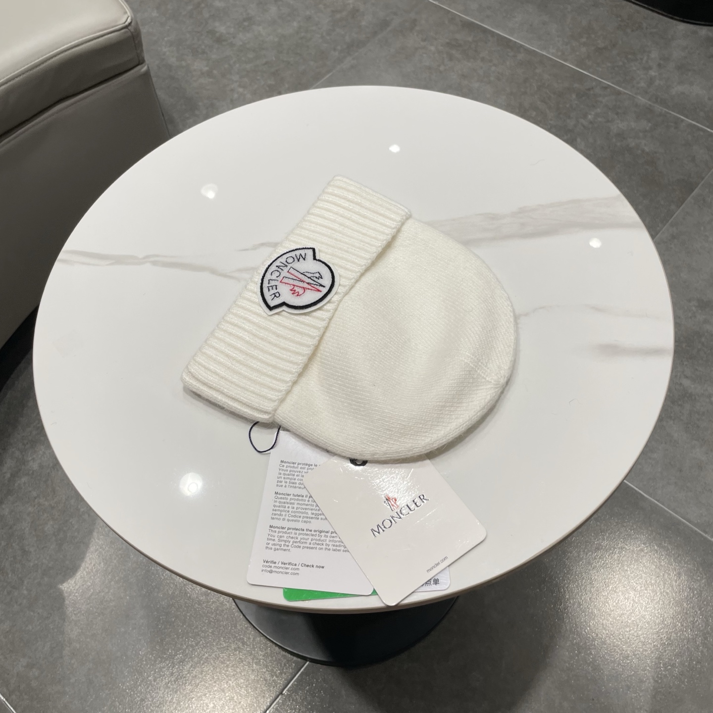 蒙口MONCLER🎩官方热卖爆款，羊毛针织毛线帽，百分之70羊毛，30兔毛，时尚好品质高端大气，超柔软！超火爆💖质感很赞
