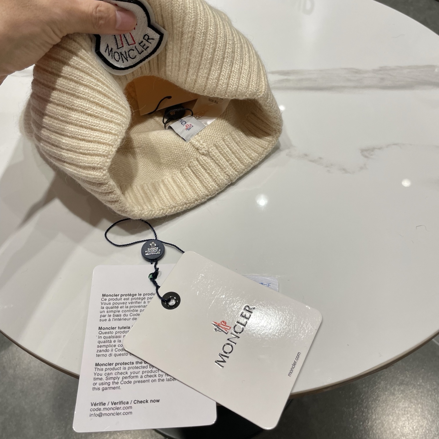 蒙口MONCLER🎩官方热卖爆款，羊毛针织毛线帽，百分之70羊毛，30兔毛，时尚好品质高端大气，超柔软！超火爆💖质感很赞
