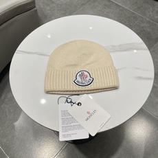蒙口MONCLER🎩官方热卖爆款,羊毛针织毛线帽,百分之70羊毛,30兔毛,时尚好品质高端大气,超柔软!超火爆💖质感很赞 蒙口MONCLER🎩官方热卖爆款,羊毛针织毛线帽,百分之70羊毛,30兔毛,时尚好品质高端大气,超柔软!超火爆💖质感很赞