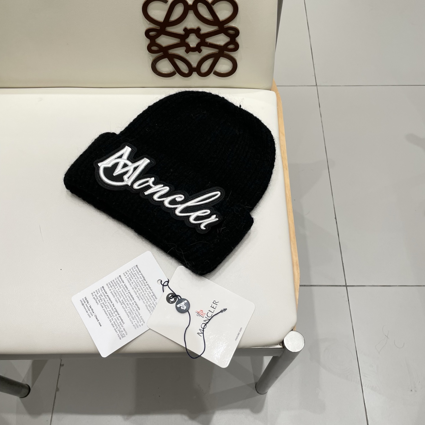 MONCLER蒙口🎩%70羊毛+%30兔毛针织毛线帽 可隨意搭配，好品质高端大气，超柔软！超火爆💖质感很赞，出街超好搭配