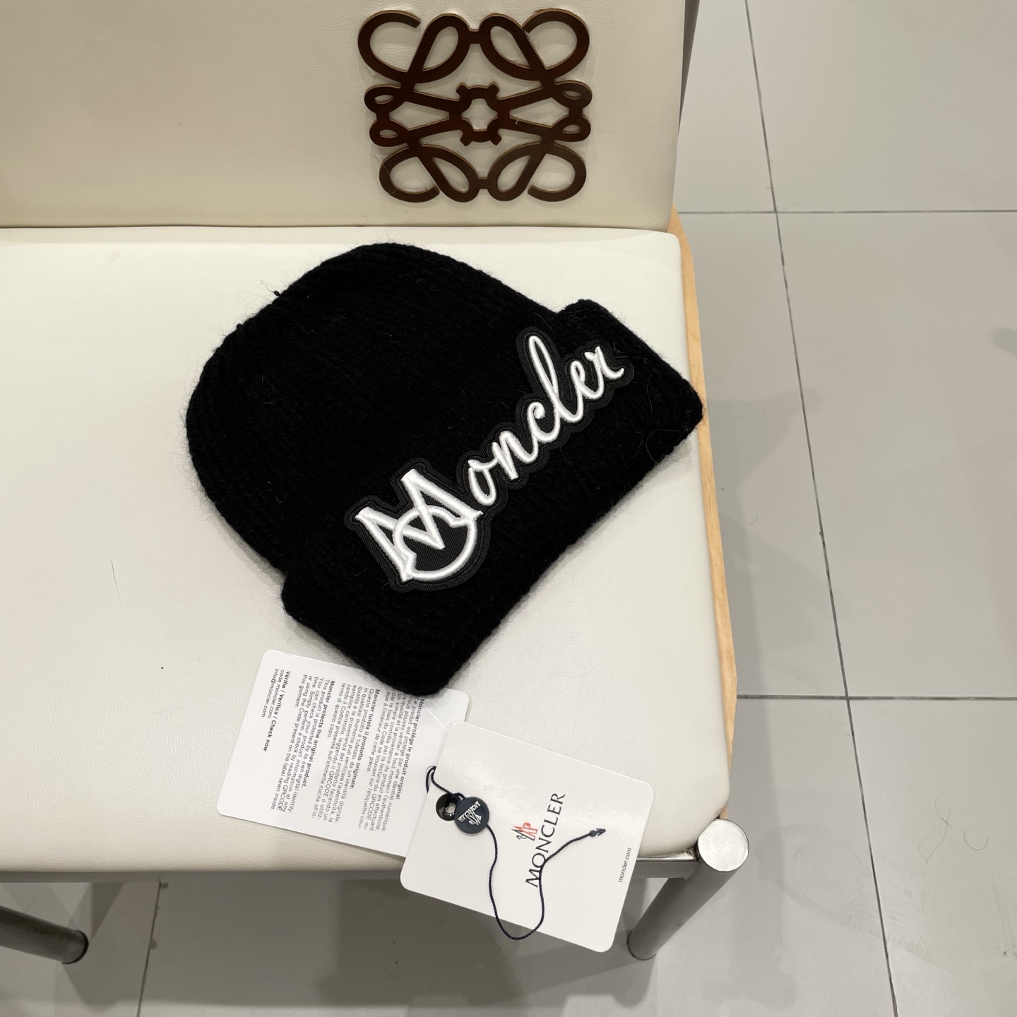MONCLER蒙口🎩%70羊毛+%30兔毛针织毛线帽 可隨意搭配，好品质高端大气，超柔软！超火爆💖质感很赞，出街超好搭配