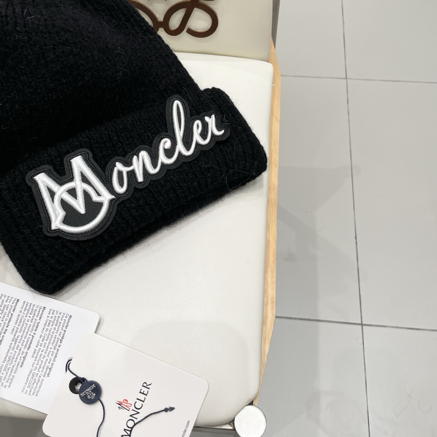 MONCLER蒙口🎩%70羊毛+%30兔毛针织毛线帽 可隨意搭配，好品质高端大气，超柔软！超火爆💖质感很赞，出街超好搭配