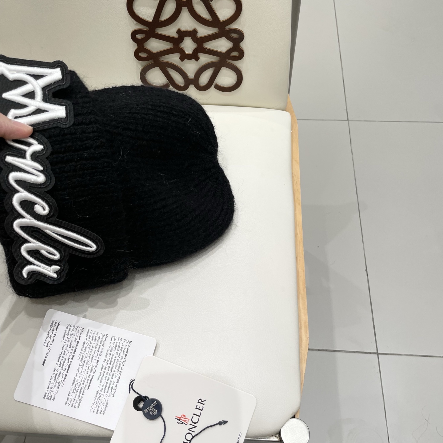 MONCLER蒙口🎩%70羊毛+%30兔毛针织毛线帽 可隨意搭配，好品质高端大气，超柔软！超火爆💖质感很赞，出街超好搭配