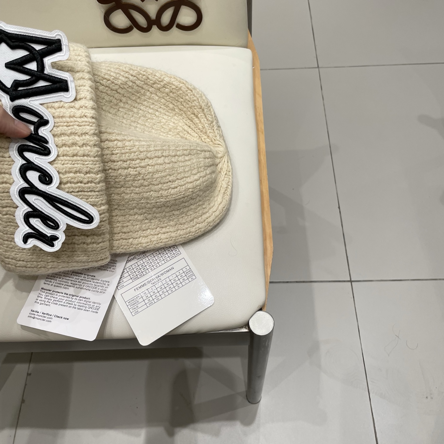 MONCLER蒙口🎩%70羊毛+%30兔毛针织毛线帽 可隨意搭配，好品质高端大气，超柔软！超火爆💖质感很赞，出街超好搭配