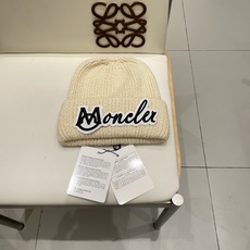 MONCLER蒙口🎩%70羊毛+%30兔毛针织毛线帽 可隨意搭配,好品质高端大气,超柔软!超火爆💖质感很赞,出街超好搭配 MONCLER蒙口🎩%70羊毛+%30兔毛针织毛线帽 可隨意搭配,好品质高端大气,超柔软!超火爆💖质感很赞,出街超好搭配