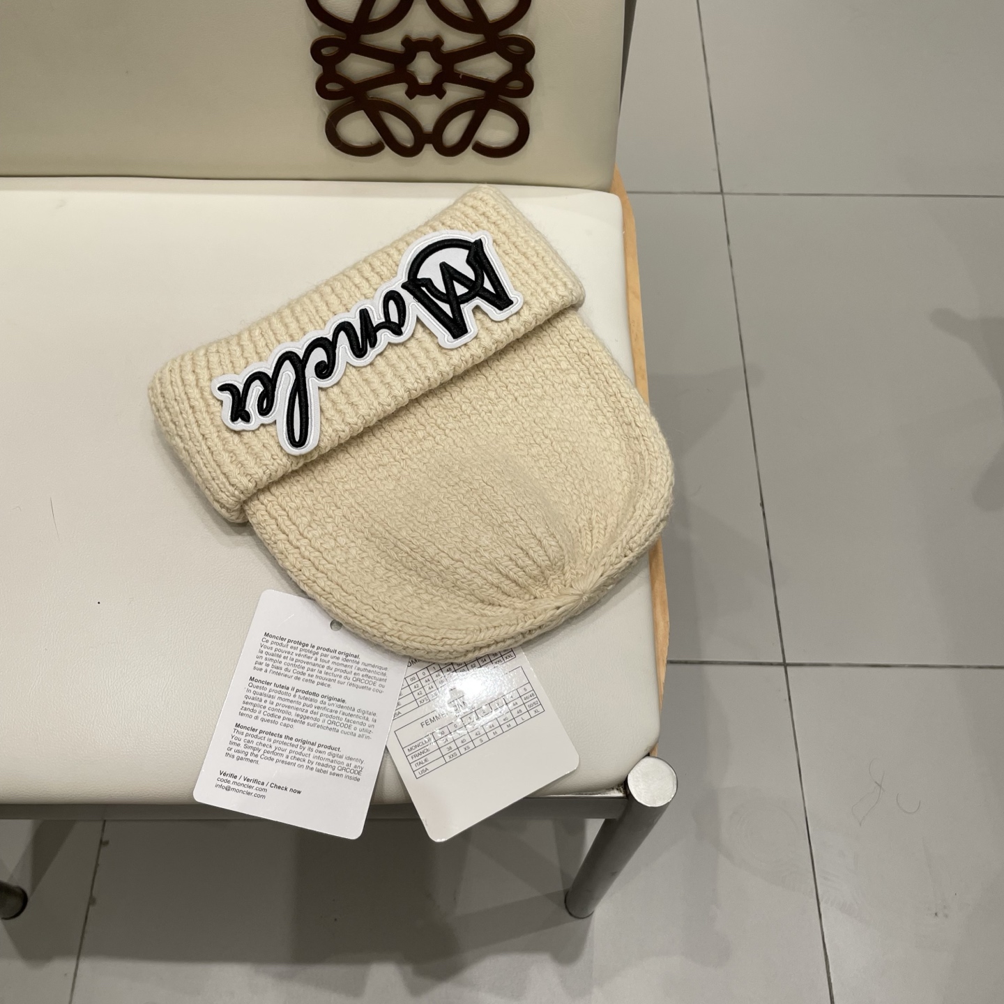 MONCLER蒙口🎩%70羊毛+%30兔毛针织毛线帽 可隨意搭配，好品质高端大气，超柔软！超火爆💖质感很赞，出街超好搭配