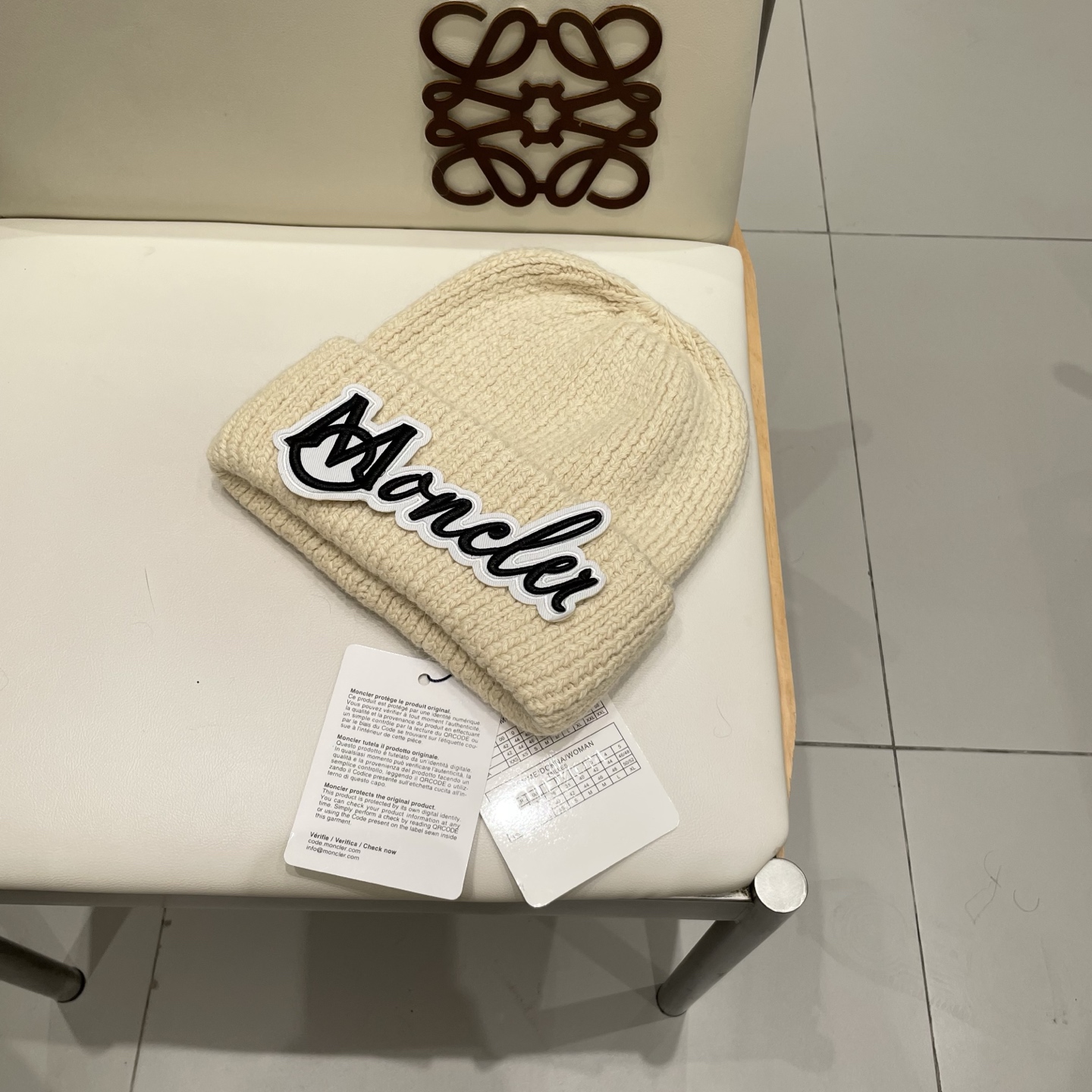 MONCLER蒙口🎩%70羊毛+%30兔毛针织毛线帽 可隨意搭配，好品质高端大气，超柔软！超火爆💖质感很赞，出街超好搭配