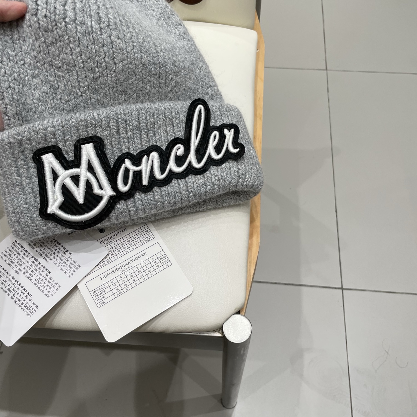 MONCLER蒙口🎩%70羊毛+%30兔毛针织毛线帽 可隨意搭配，好品质高端大气，超柔软！超火爆💖质感很赞，出街超好搭配
