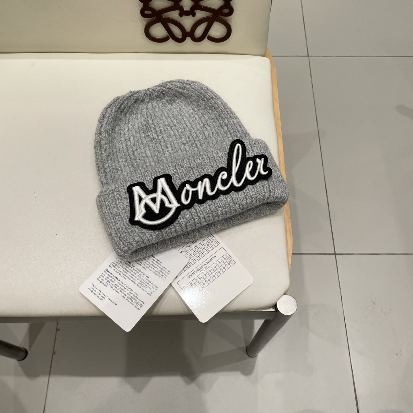 MONCLER蒙口🎩%70羊毛+%30兔毛针织毛线帽 可隨意搭配，好品质高端大气，超柔软！超火爆💖质感很赞，出街超好搭配