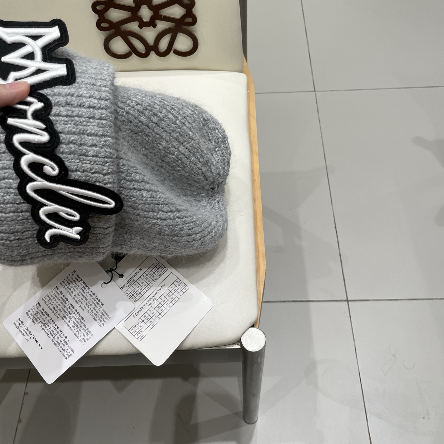 MONCLER蒙口🎩%70羊毛+%30兔毛针织毛线帽 可隨意搭配，好品质高端大气，超柔软！超火爆💖质感很赞，出街超好搭配