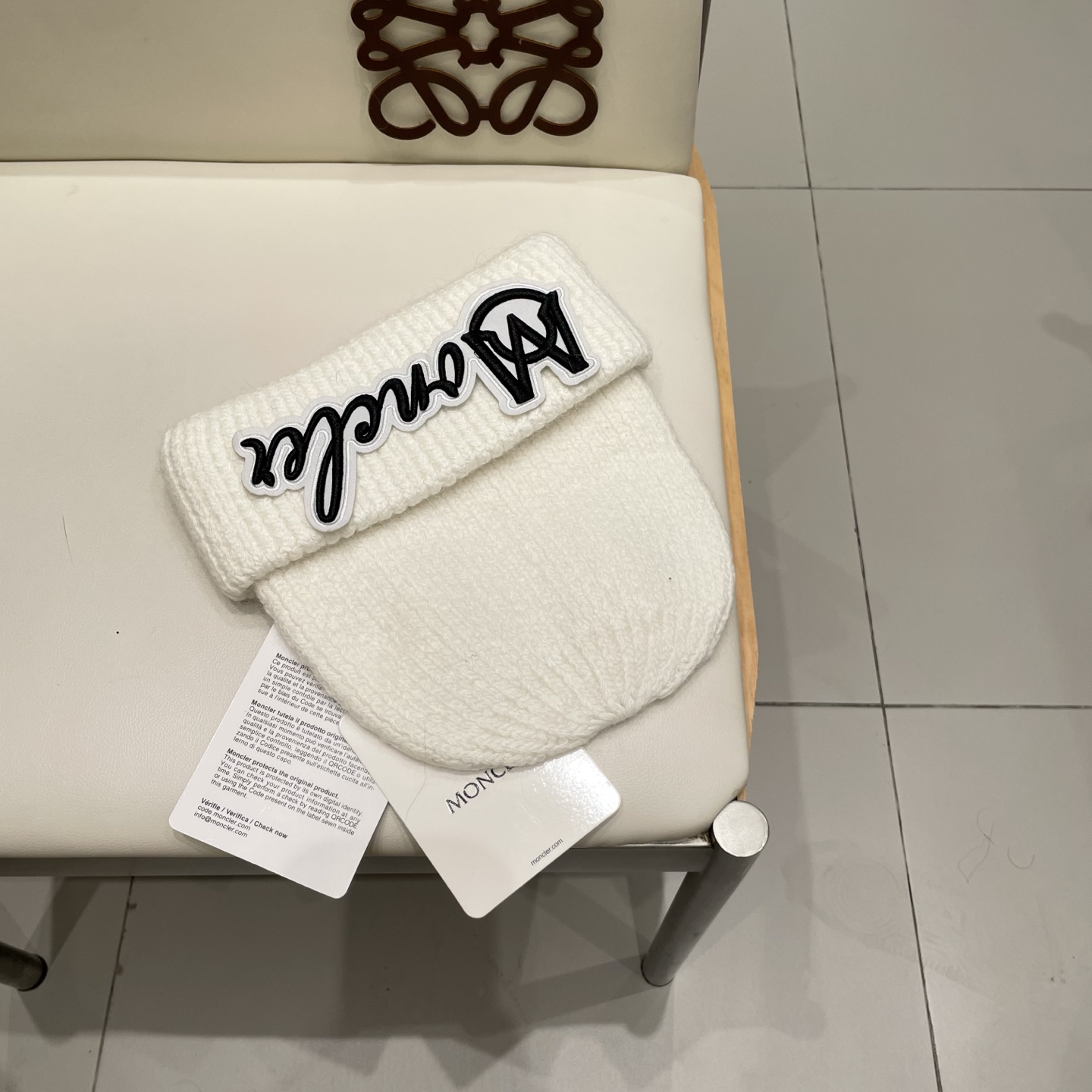 MONCLER蒙口🎩%70羊毛+%30兔毛针织毛线帽 可隨意搭配，好品质高端大气，超柔软！超火爆💖质感很赞，出街超好搭配