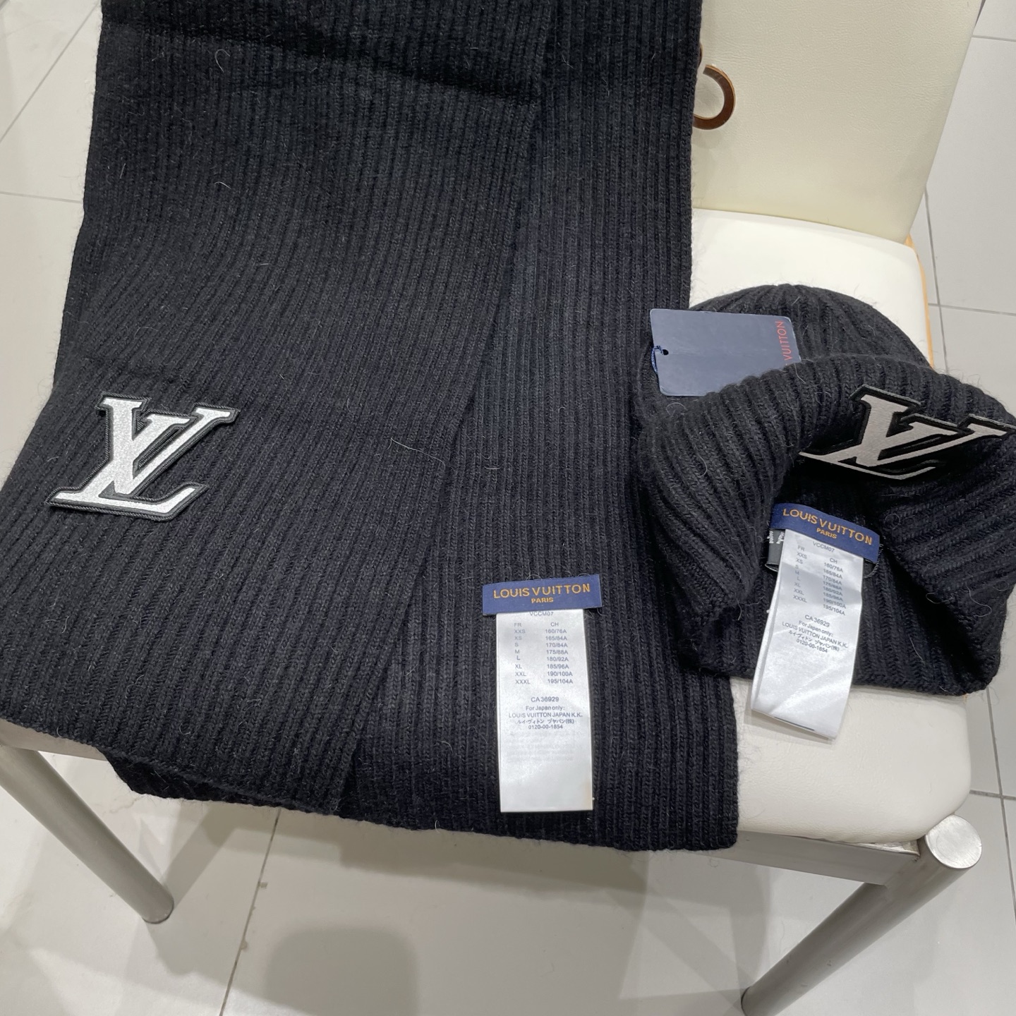 Lv家。【两件套-羊毛套装帽子】经典套装帽子！帽子➕围巾！暖暖哒超级舒服～冬日小姐姐减龄神器哦～这个冬天你就差这么一套套