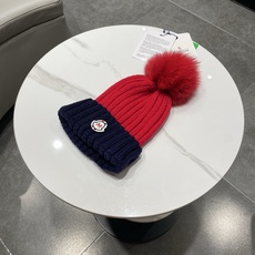 蒙口MONCLER高品质狐狸毛球针织兔羊毛毛线帽 超经典不过时的一款秋冬冷帽🥶 懂货的小姐姐必入款,帽型质量市场都有超多 蒙口MONCLER高品质狐狸毛球针织兔羊毛毛线帽 超经典不过时的一款秋冬冷帽🥶 懂货的小姐姐必入款,帽型质量市场都有超多