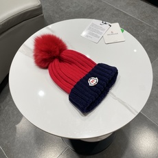 蒙口MONCLER高品质狐狸毛球针织兔羊毛毛线帽 超经典不过时的一款秋冬冷帽🥶 懂货的小姐姐必入款,帽型质量市场都有超多 蒙口MONCLER高品质狐狸毛球针织兔羊毛毛线帽 超经典不过时的一款秋冬冷帽🥶 懂货的小姐姐必入款,帽型质量市场都有超多