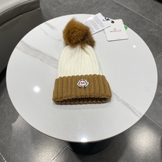 蒙口MONCLER高品质狐狸毛球针织兔羊毛毛线帽 超经典不过时的一款秋冬冷帽🥶 懂货的小姐姐必入款,帽型质量市场都有超多 蒙口MONCLER高品质狐狸毛球针织兔羊毛毛线帽 超经典不过时的一款秋冬冷帽🥶 懂货的小姐姐必入款,帽型质量市场都有超多