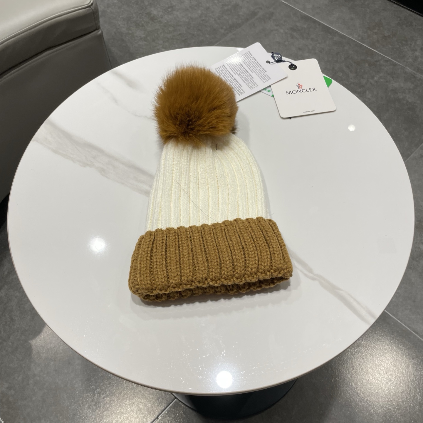 蒙口MONCLER高品质狐狸毛球针织兔羊毛毛线帽 超经典不过时的一款秋冬冷帽🥶 懂货的小姐姐必入款，帽型质量市场都有超多